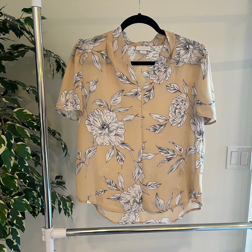 Women neutral dress blouse